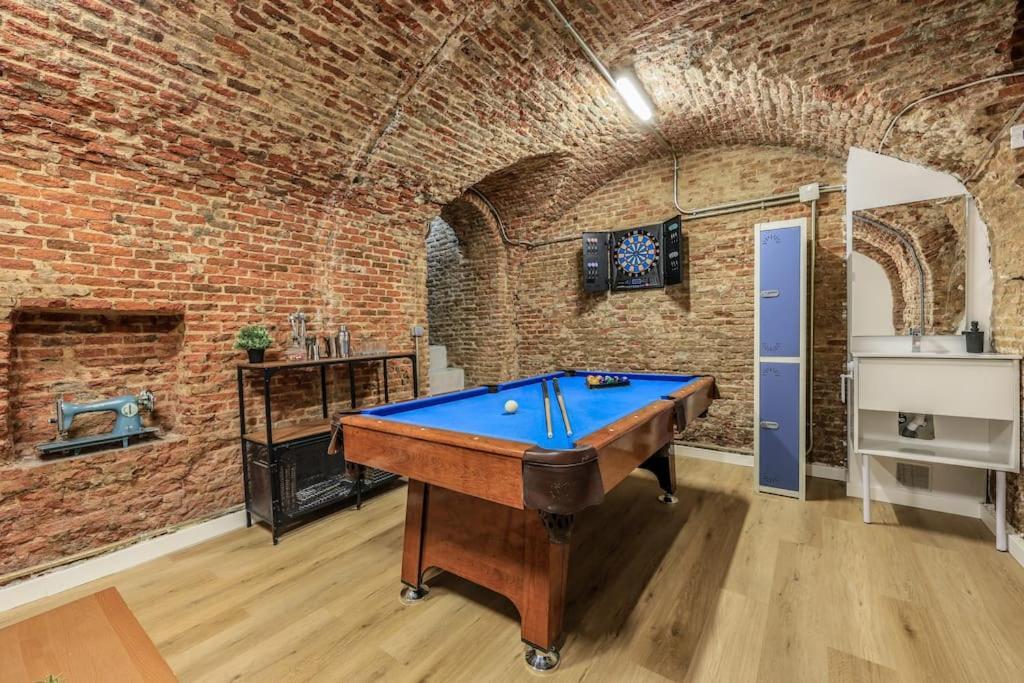 Apartment Unique Flat La Latina * Billiard & Darts