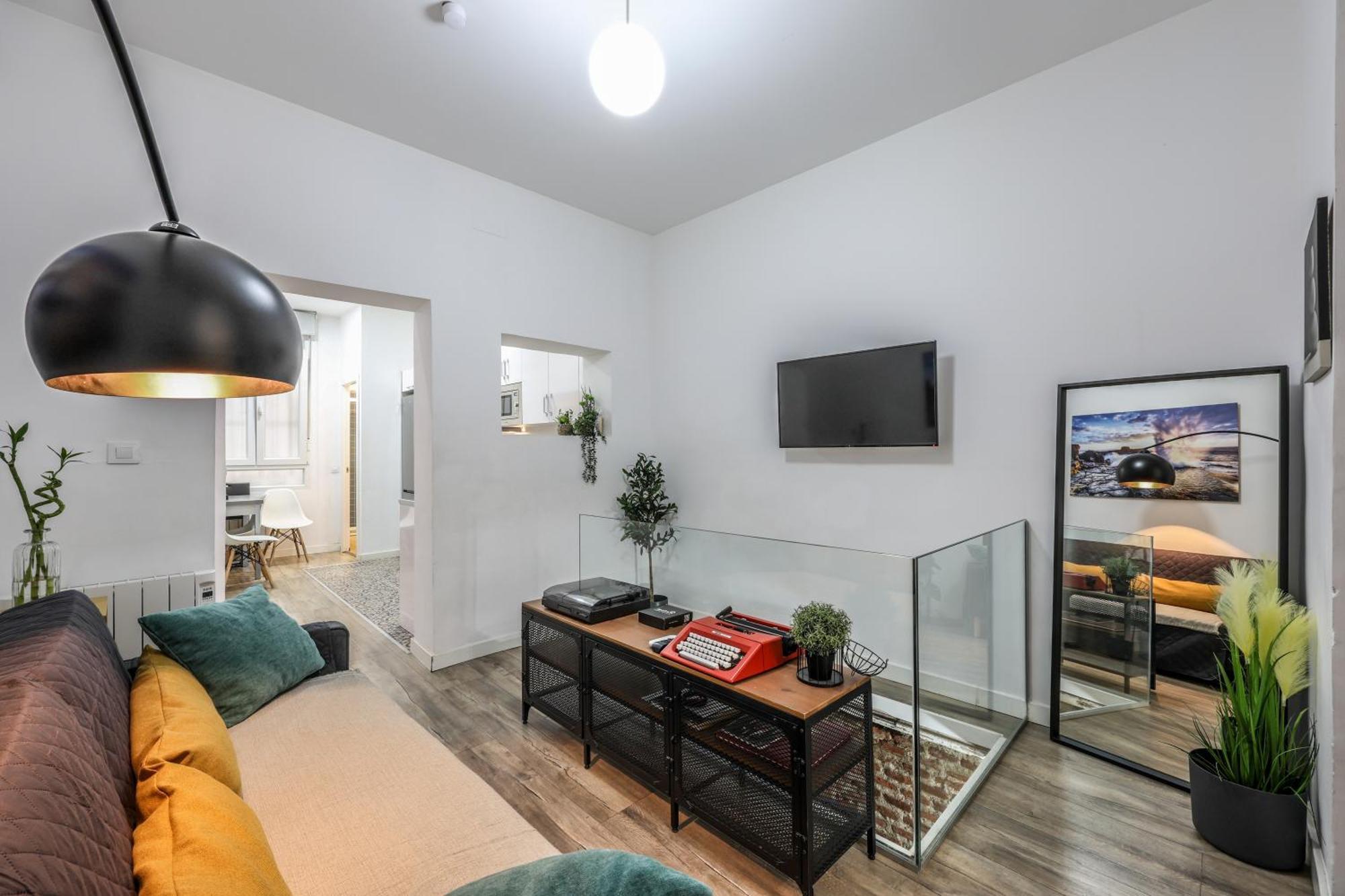 Unique Flat La Latina * Billiard & Darts Apartment